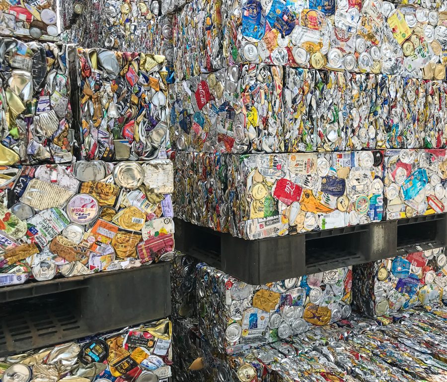 Compressed flat aluminum cans for recycling